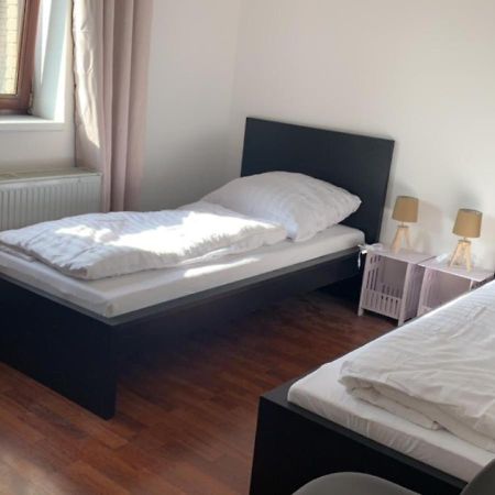 Zimmer In Wohnung, Monteure, Zentral, Enger Esterno foto
