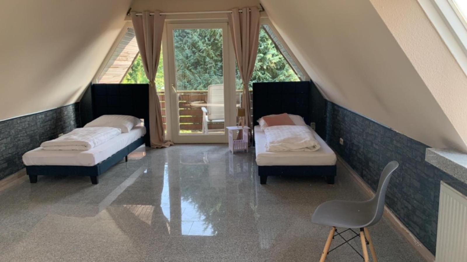 Zimmer In Wohnung, Monteure, Zentral, Enger Esterno foto